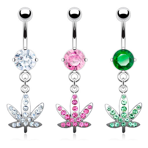 Navelpiercing met hennepbladeren