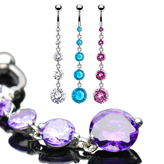 Navelpiercing met een lange hanger